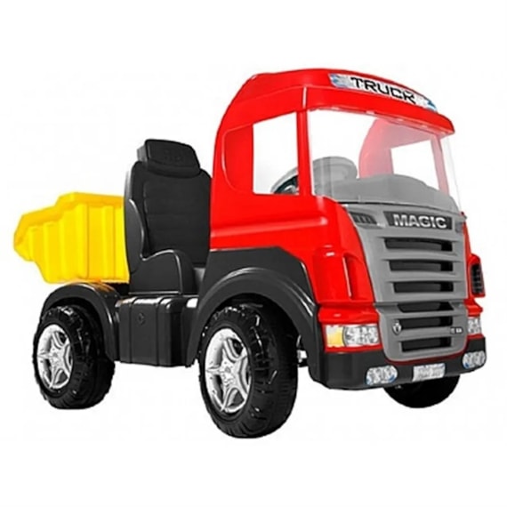 Caminhão Truck Infantil com Pedal Vermelho Magic Toys